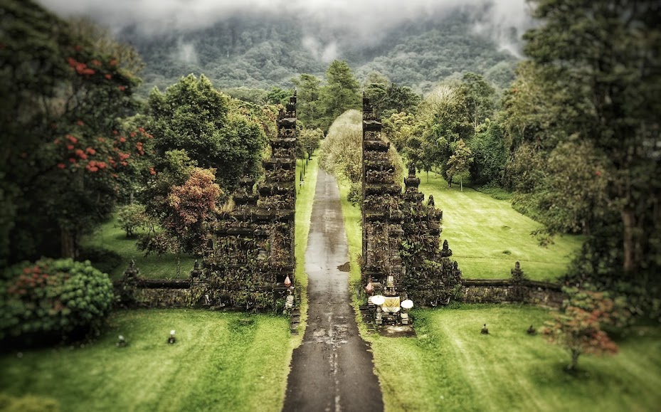 Handara Gate